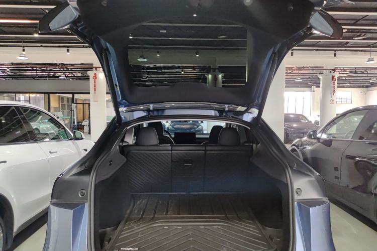 Used Tesla Model Y 2025 Rear-Wheel-Drive Version