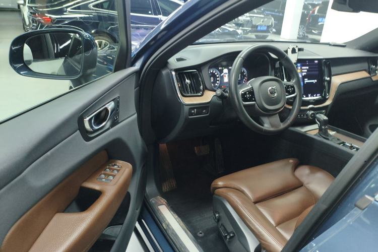 Used Volvo XC60 2021 T5 4x4 Smart Luxury Edition Driver Seat