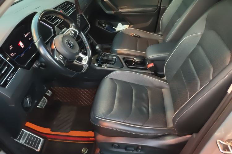 Used Volkswagen Tiguan L 2019 330TSI Automatic Two-Wheel Drive R-Line Flagship Model China VI Standard
