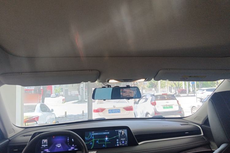 Used Venucia V 2021 260T Idol Edition Headliner