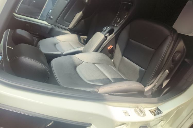 Used Mercedes-Benz B-Class 2015 B 200 Fashion Model Right Front Seat