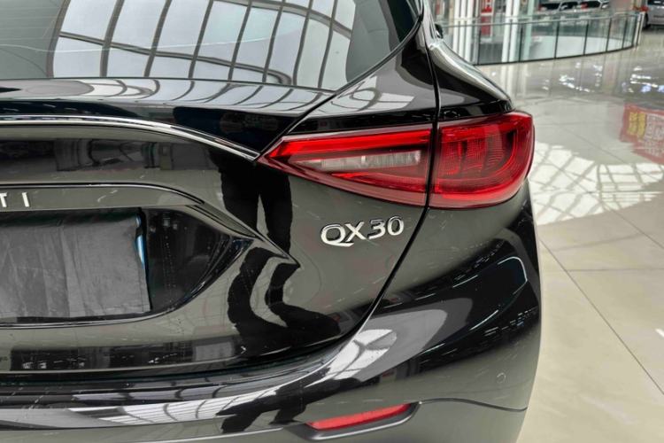 Used Infiniti QX30 2017 2.0T Four-Wheel Drive Fashion Edition
