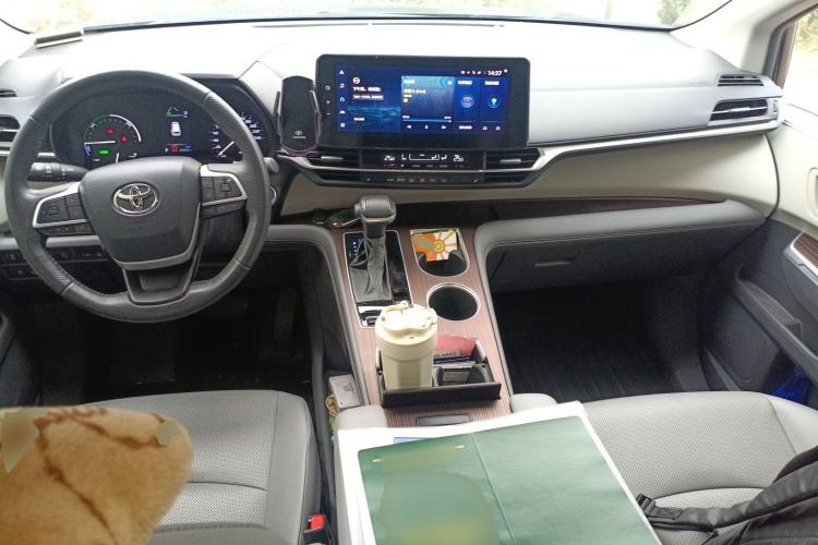 Used Toyota Granvia 2023 2.5L Hybrid Prestige PLUS Edition Center Console