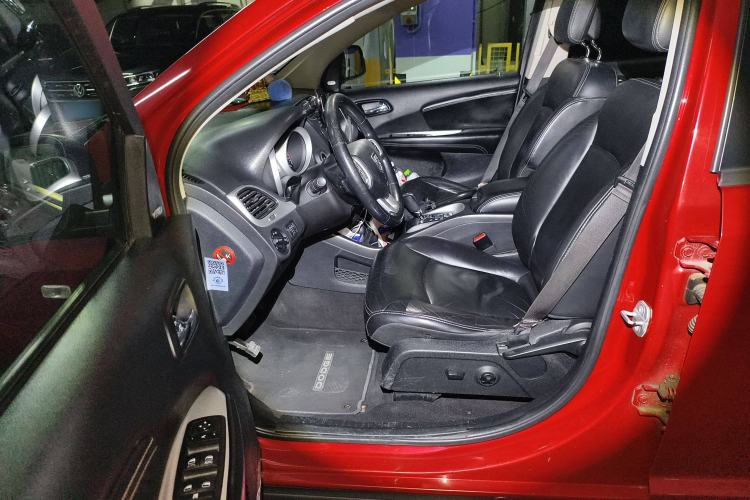 Used Dodge Journey 2013 2.4L Two-Wheel Drive Luxury Version
