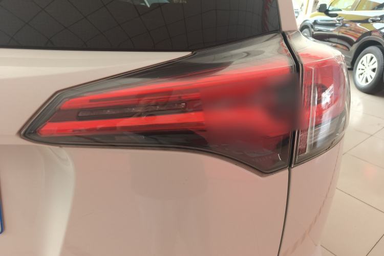 Used Toyota RAV4 2019 2.0L CVT Two-Wheel Drive Luxury Version China VI Standard