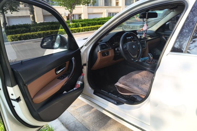 Used BMW 3 Series 2014 320Li Luxury Design Package
