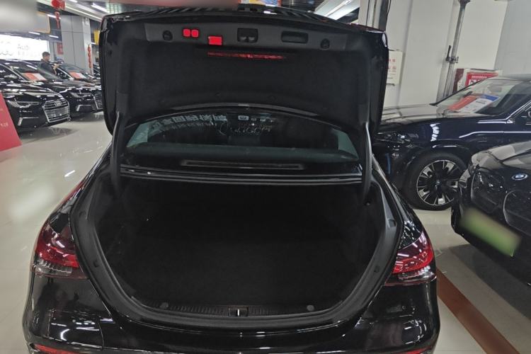 Used Mercedes-Benz E-Class New Energy 2022 Restyled E 350 e L Plug-in Hybrid Sedan Trunk