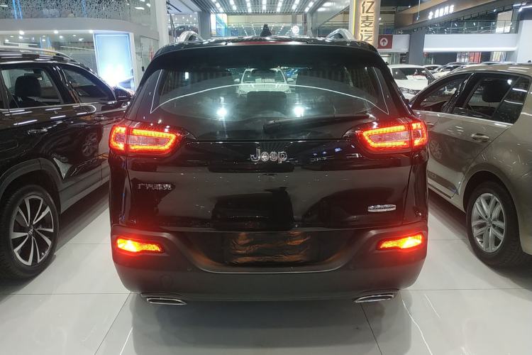 Used Jeep Cherokee 2016 2.4L Leading Smart Version
