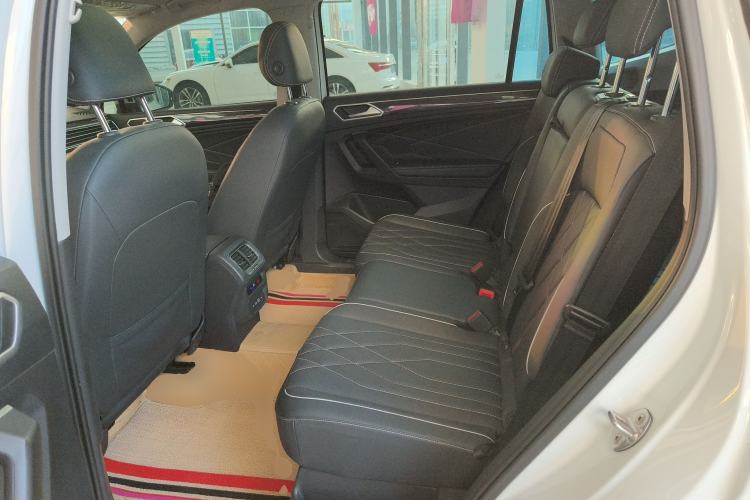 Used Volkswagen Tiguan L New Energy 2023 430 PHEV Plug-in Hybrid Prestige Edition Interior 4