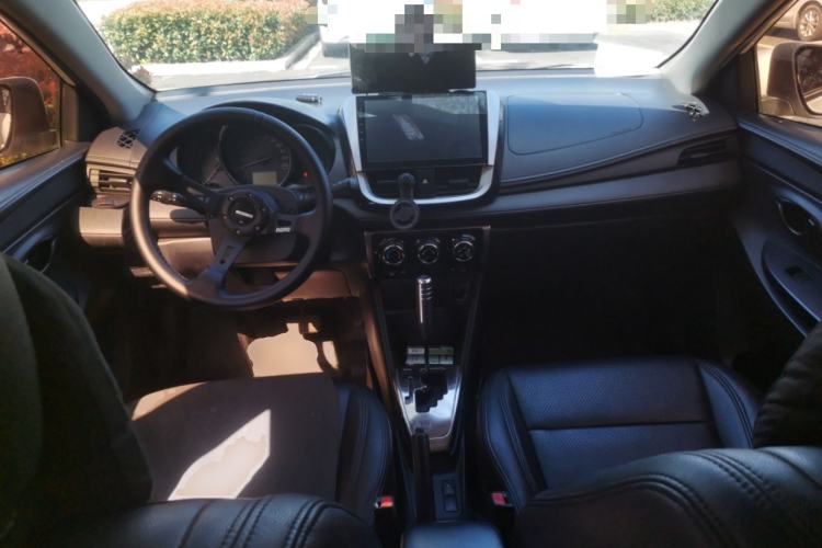 Used Toyota YARiS L Zhi Xiang 2017 1.5E CVT Dynamic Edition Center Console