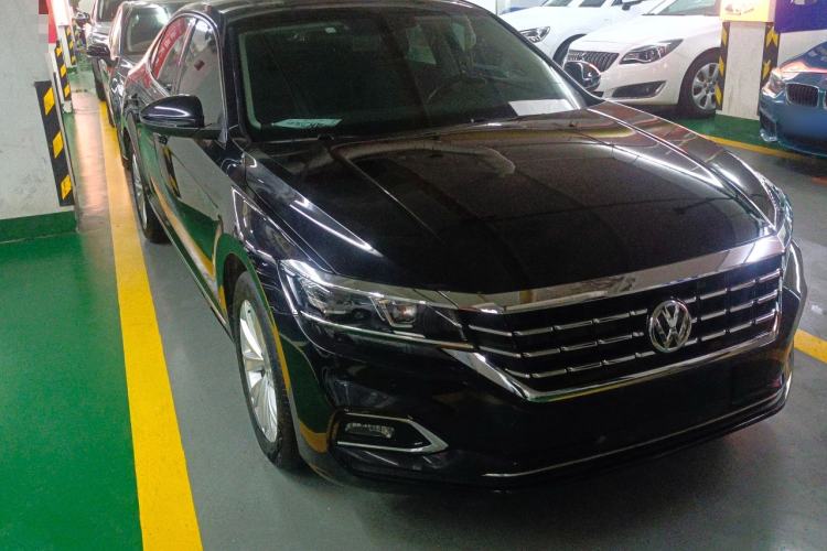 Used Volkswagen Passat 2019 330TSI Elite Edition China VI Front Right 45 Deg