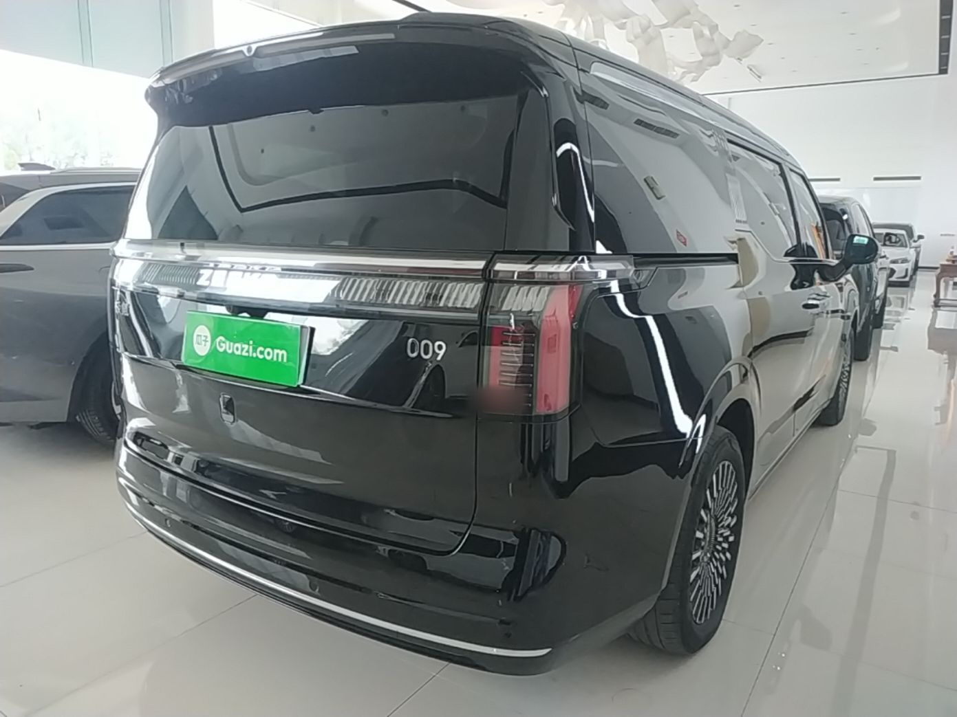 Zeekr 009 2024 Six-Seat Executive Version 4WD 108 kWh — снимка 6