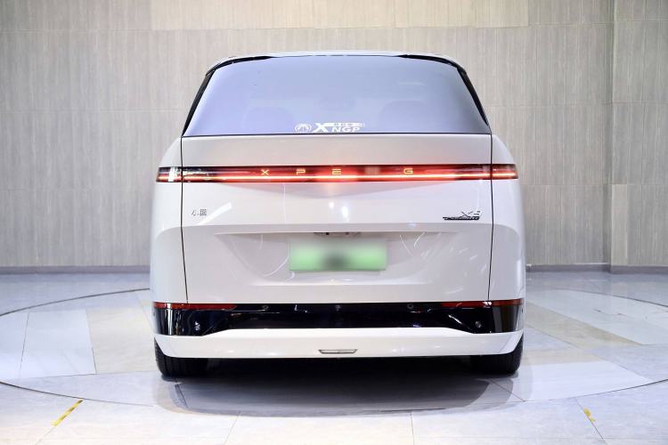 Used XPeng X9 2024 640 All-Wheel Drive High-Performance Max Exterior 5