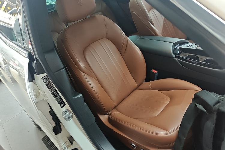Used Maserati Levante 2021 3.0T Standard Edition Right Front Seat