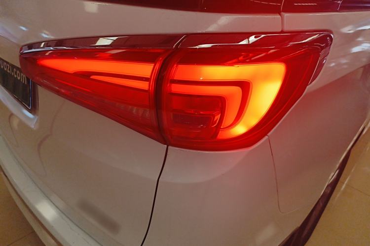 Used Buick GL8 2017 ES 28T Comfort Model China V Standard Right Rear Taillight