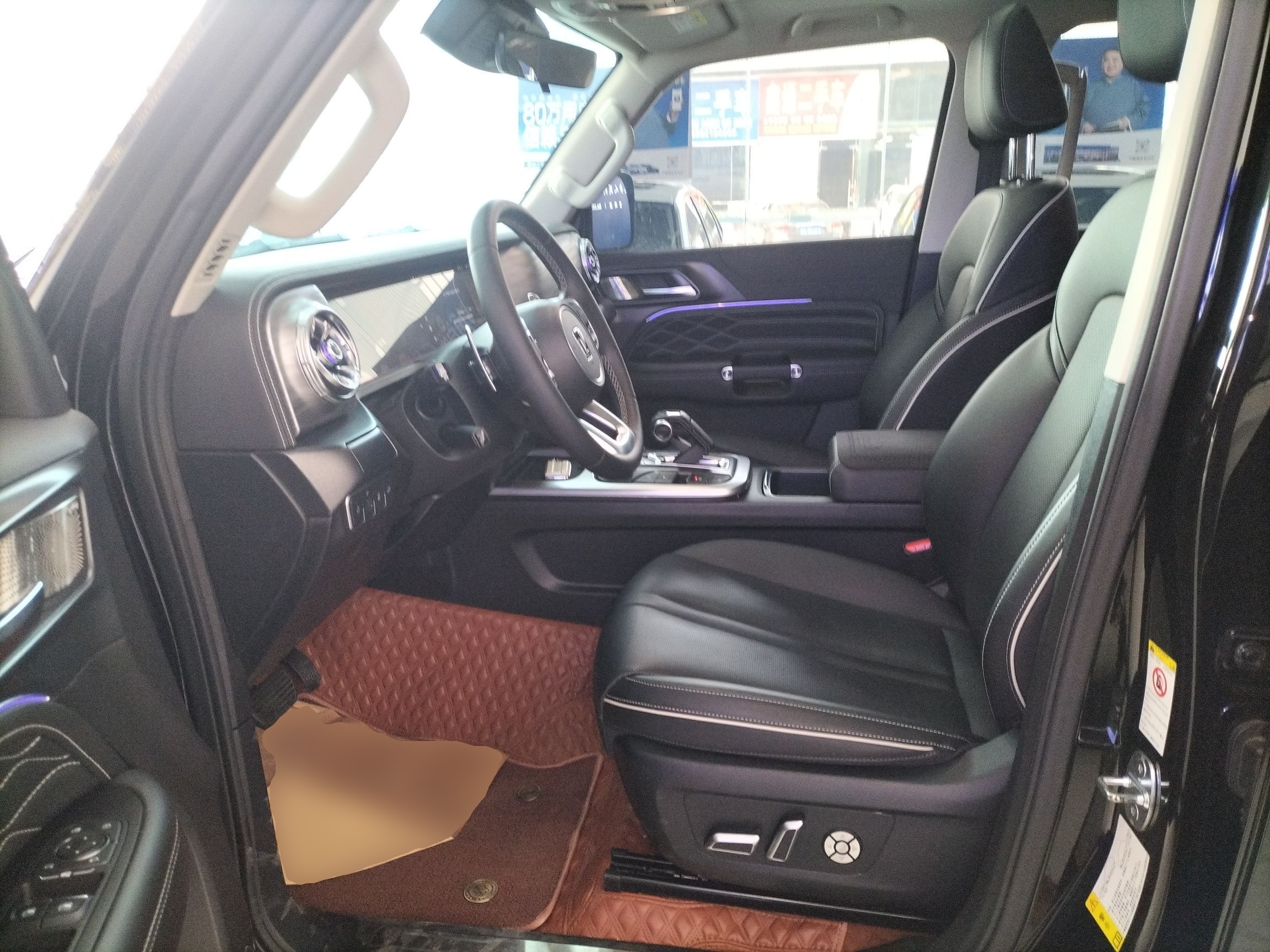 المقاعد الأمامية داخل السيارة