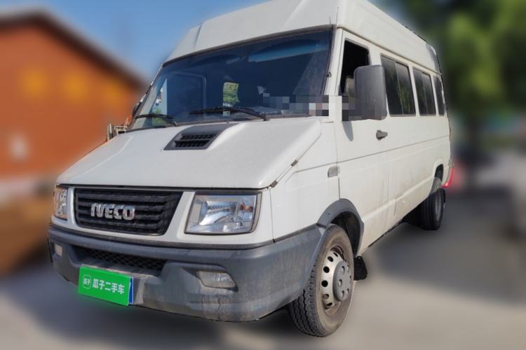 Used Iveco Daily 2022 2.5T A37 M1 Passenger Van 5-9 Seats Long Wheelbase Mid-Roof Design Dual Tires Side Sliding Doors