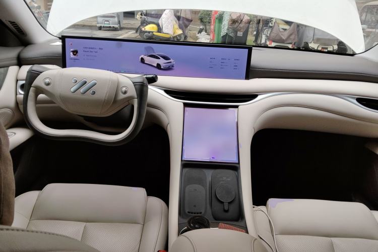 Used IM L6 2024 Max Long-Range Version Center Console