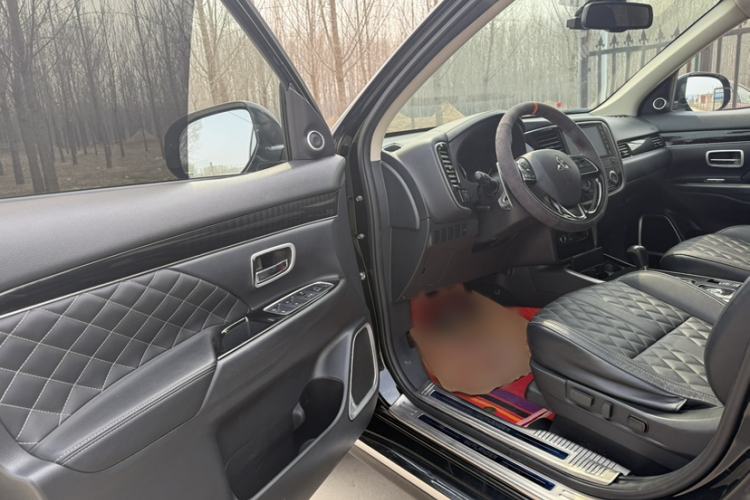 Used Mitsubishi Outlander 2021 2.4L 4x4 Zhi Xiang Edition 7 Seats