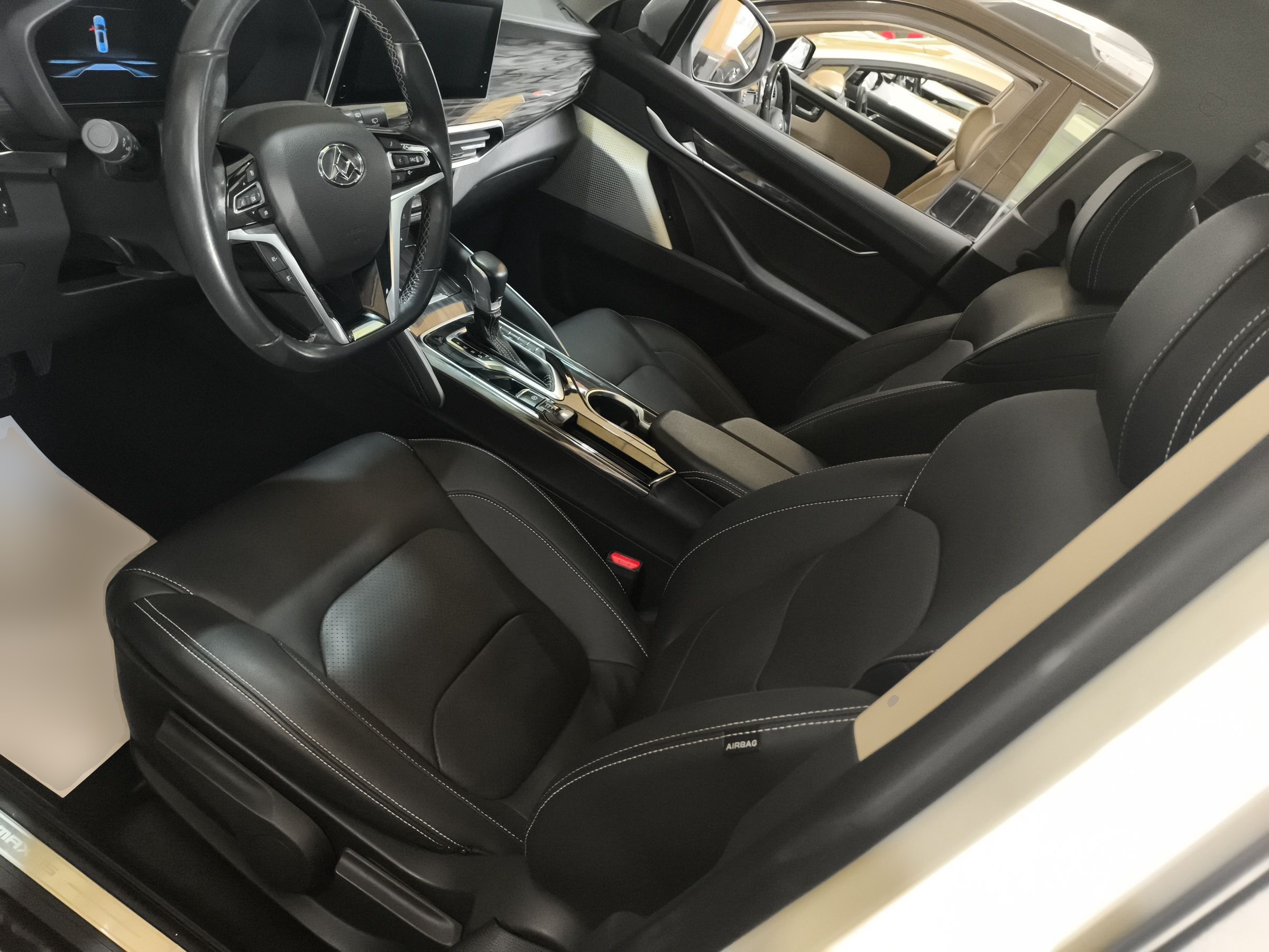 Переднее сиденье в автомобиле