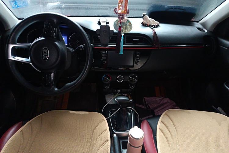 Used Kia KX Cross 2017 1.4L AT GLS Center Console