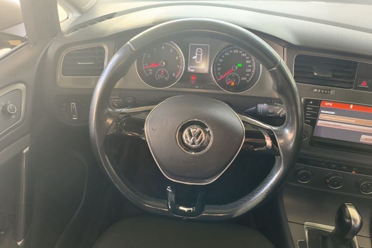 Used Volkswagen Golf 2016 230TSI Automatic Comfort Version

