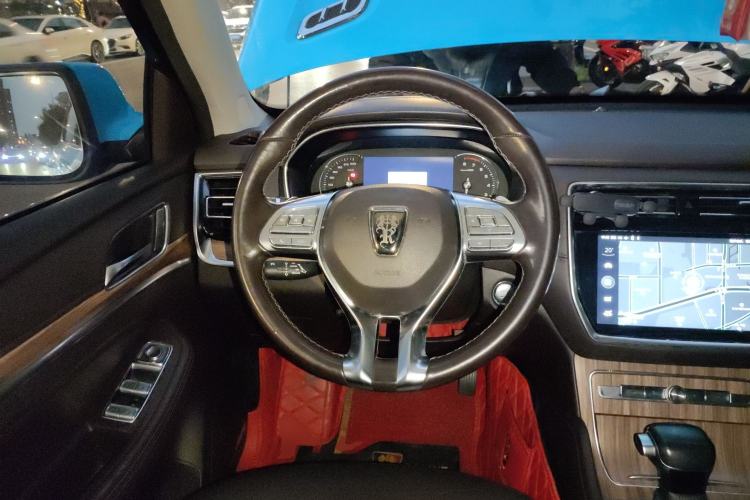 Used Roewe RX8 2018 30T Smart Connectivity Two-Wheel Drive Flagship Edition
