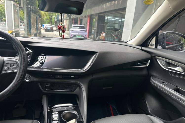 Used Buick Envision 2022 Encore Plus 652T Five-Seat Luxury Model Interior 2