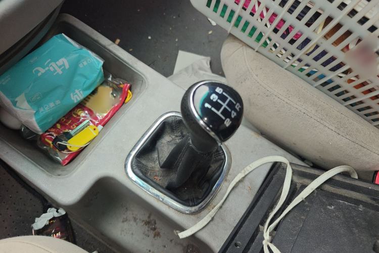 Used FORTHING Lingzhi 2017 V3 1.5L 7-Seater Comfort Model Gear Lever