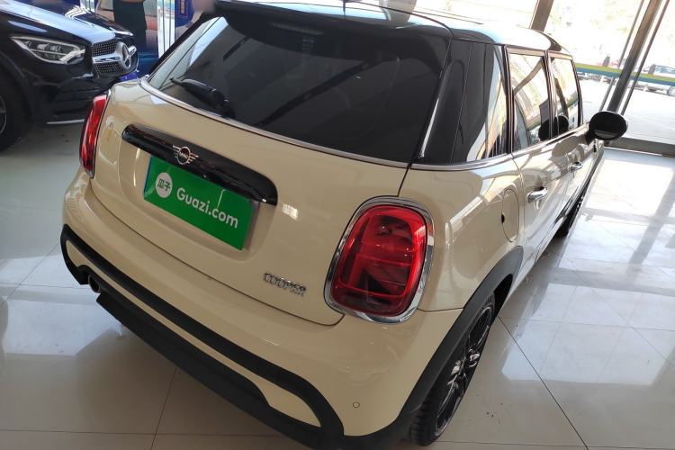 Used MINI MINI 2022 Updated 1.5T COOPER Artist Five-Door Edition

