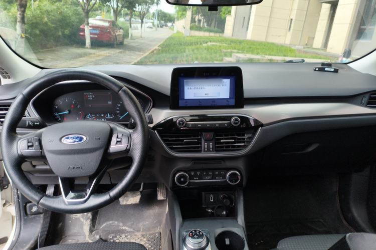 Used Ford Focus 2020 Sedan EcoBoost 180 Automatic Trend Edition Center Console