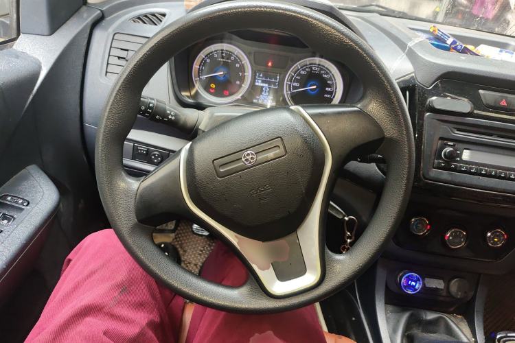 Used Isuzu JLM 2017 2.0T Two-Wheel Drive Advanced Version 4K21D4T Steering Wheel