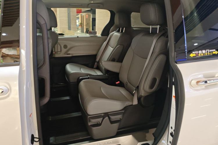 Used Toyota Granvia 2023 2.5L Hybrid Luxury Edition Left Rear Seat