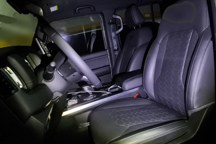 Used 212 T01 2024 2.0T Explorer