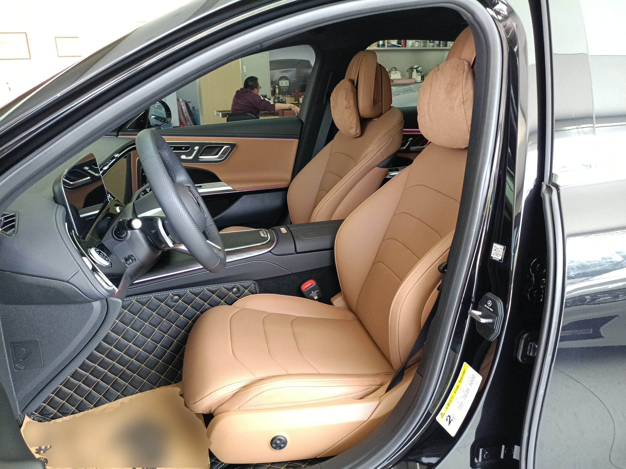 Переднее сиденье в автомобиле