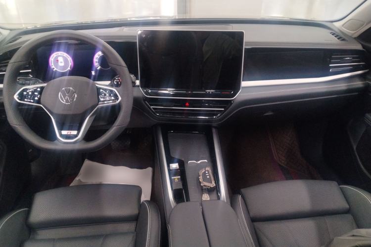 Used Volkswagen Passat 2025 Pro 380TSI Dragon Edition Center Console