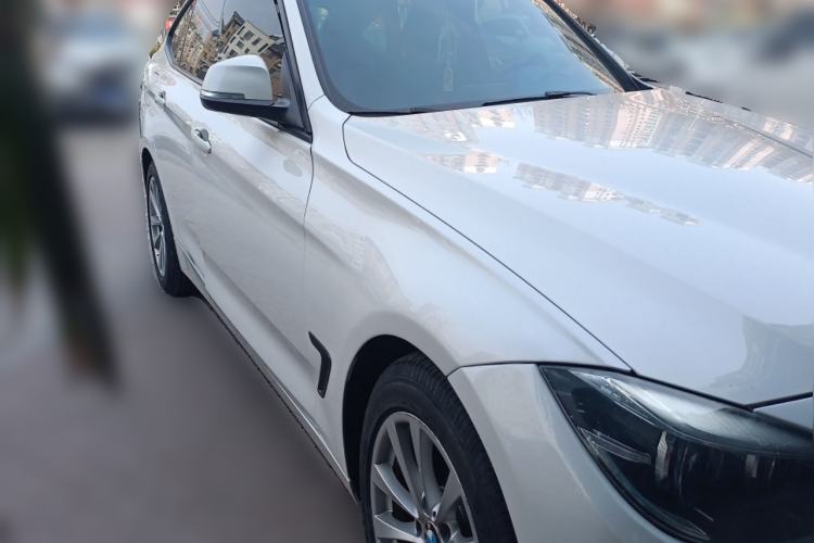 Used BMW 3 Series GT 2016 320i Fashion Model Front Right 45 Deg