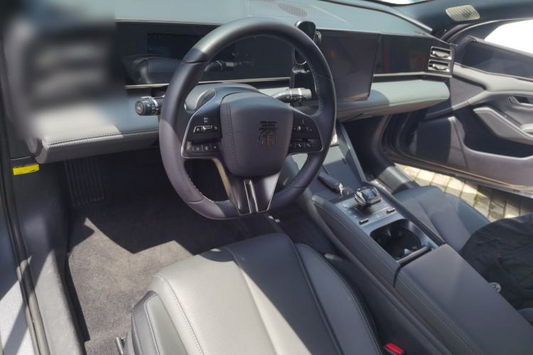Used BYD Qin L 2024 DM-i 120KM Beyond Model Center Console