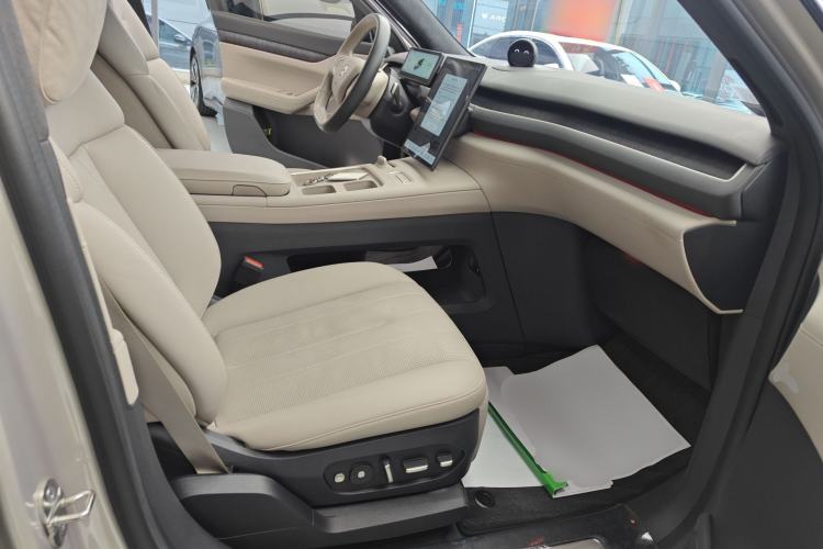 Used Nio ES8 2024 75 kWh Right Front Seat