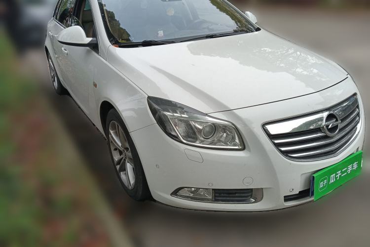 Used Opel Insignia 2013 2.0T Two-Wheel-Drive Luxury Version Front Right 45 Deg