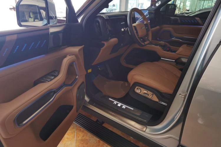 Used Formula Leopard 8 2025 Smart & Brave Flagship Edition 7 Seats
