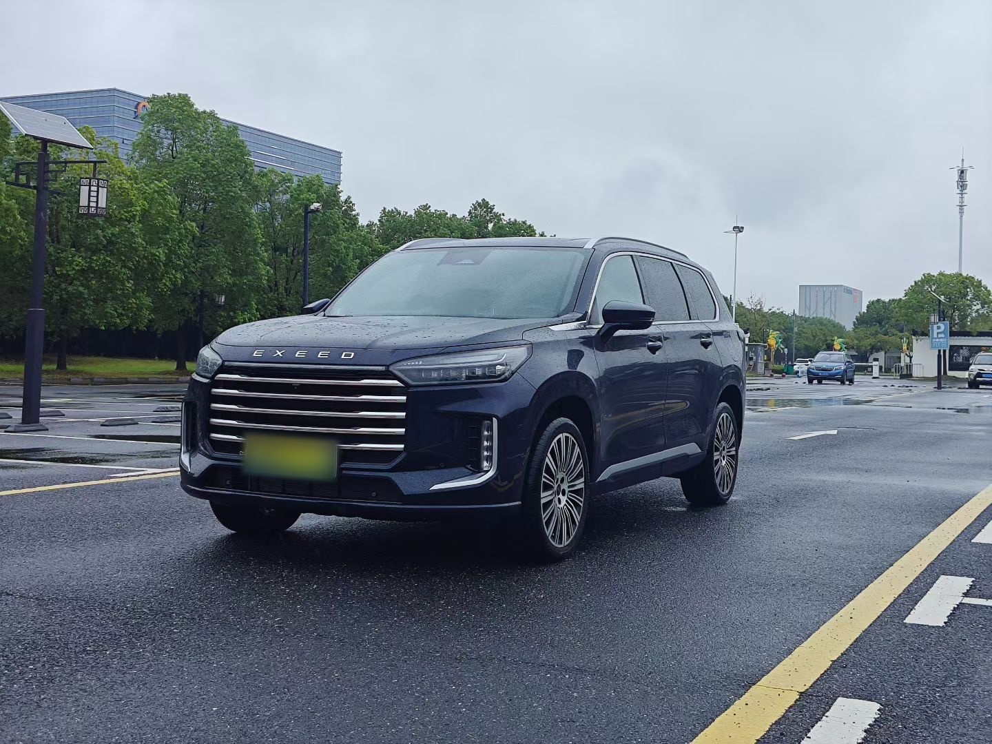 Под передней частью автомобиля