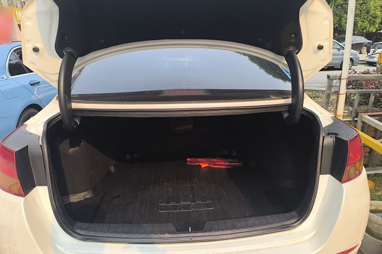 Used Kia K5 2015 2.0L Automatic LUX Trunk