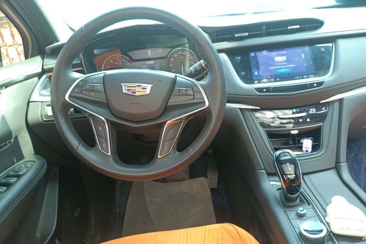 Used Cadillac XT5 2022 2.0T Two-Wheel Drive Luxury Version Steering Wheel