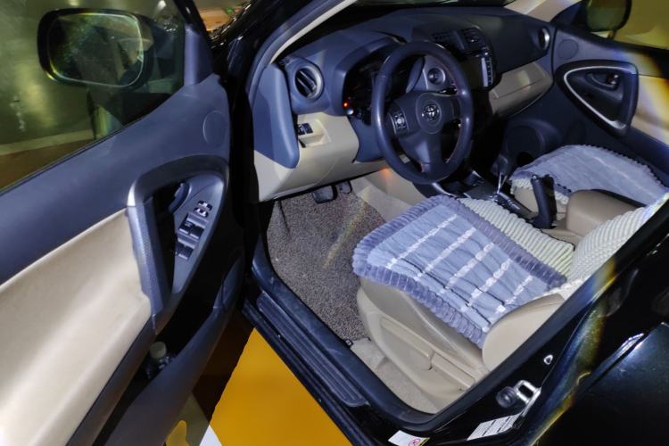 Used Toyota RAV4 2012 Luxurious Edition 2.0L Automatic All-Wheel Drive