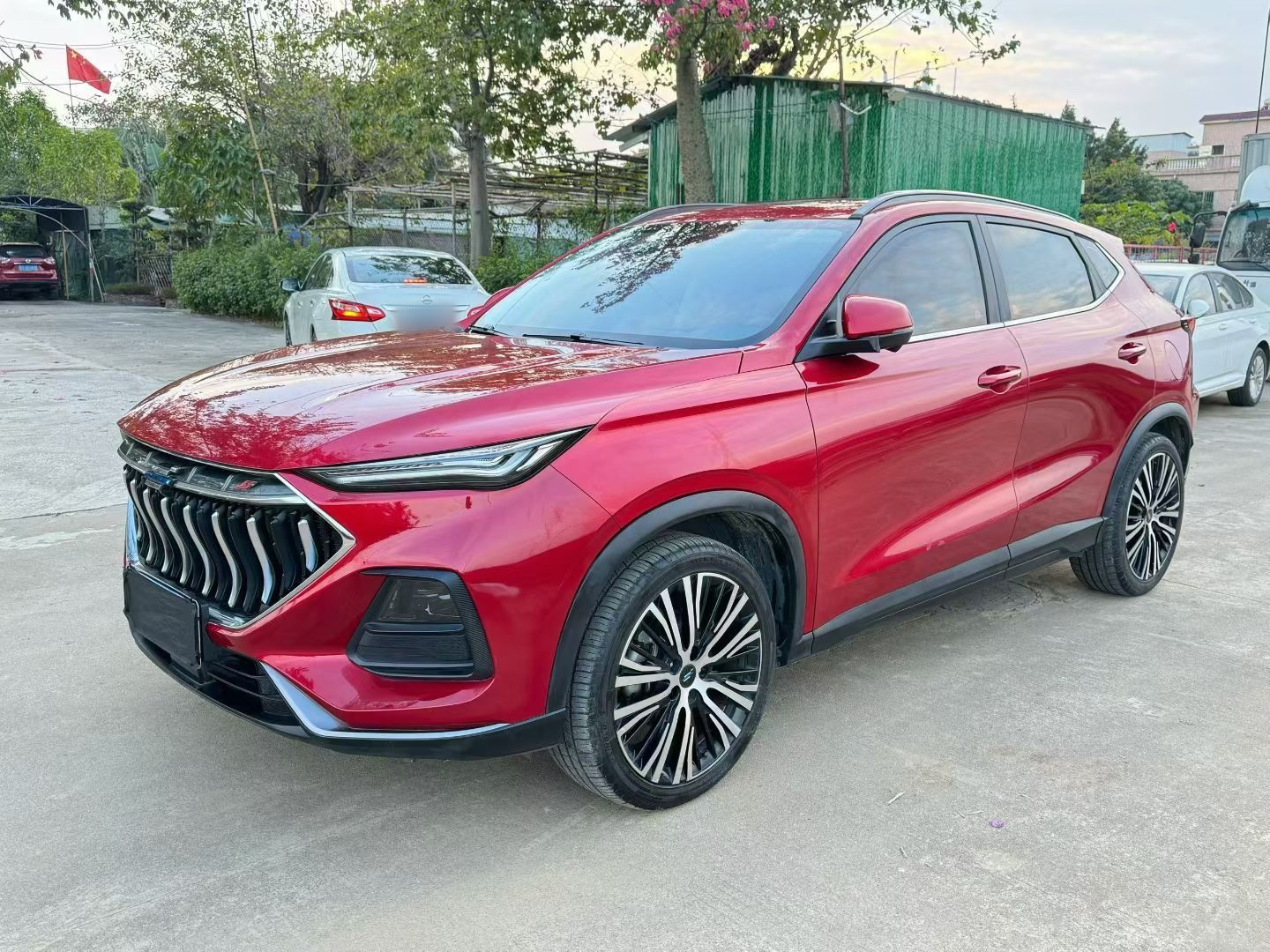 تحت مقدمة السيارة