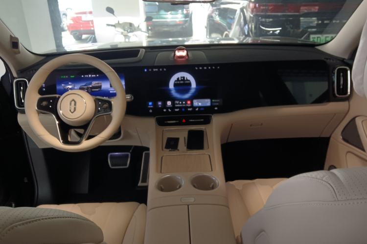 Used Hima AITO M8 2025 Extended-Range Max+ Version 53.4 kWh 5-Seater Edition Center Console