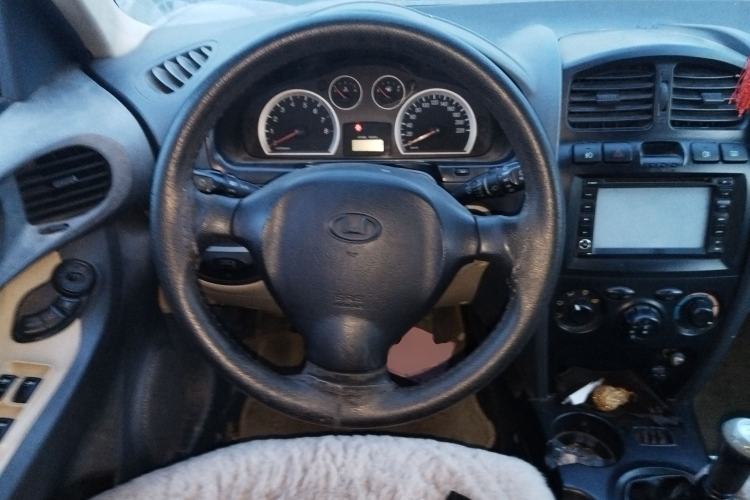 Used Huatai Santa Fe Classic 2012 2.0L Gasoline Manual Two-Wheel Drive with Sunroof
