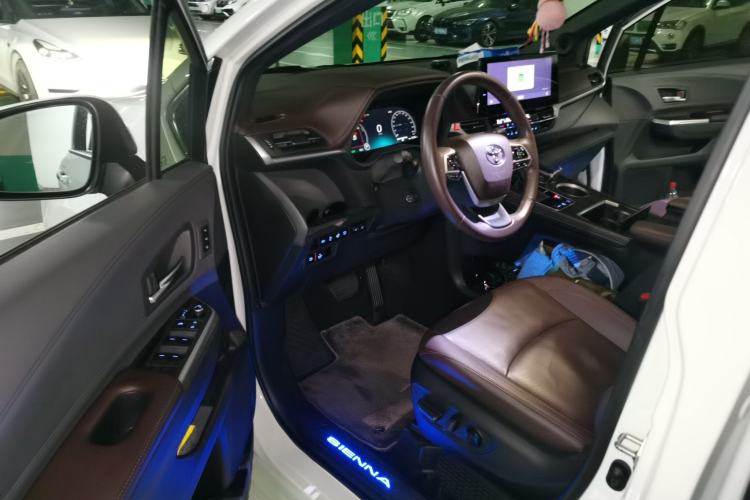 Used Toyota SIENNA 2021 2.5L Hybrid Platinum Edition Driver Seat