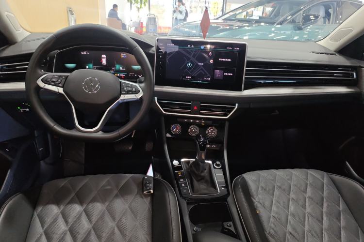 Used Volkswagen Sagitar 2023 300TSI DSG Excellence Edition Center Console